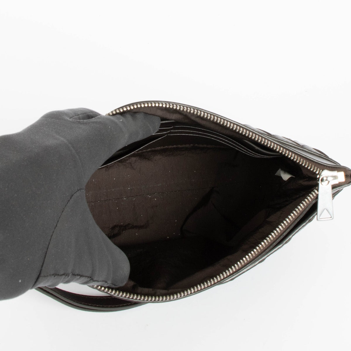 Shop this 100% authentic Bottega Veneta Fondant Intrecciato Calfskin Pouch at Labellov.com