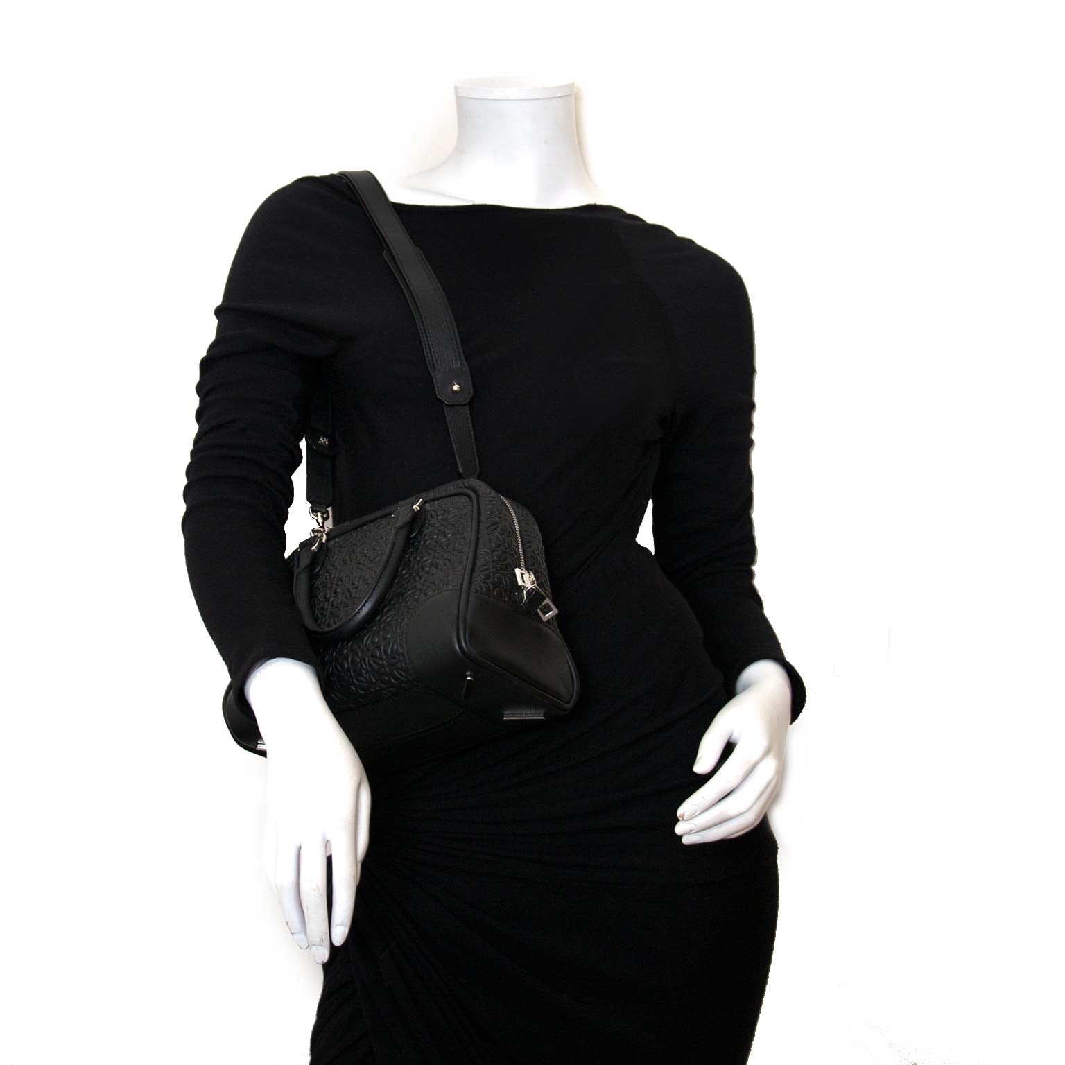 loewe amazona 75 small anagram zwarte tas bij labellov vintage mode webshop belgië