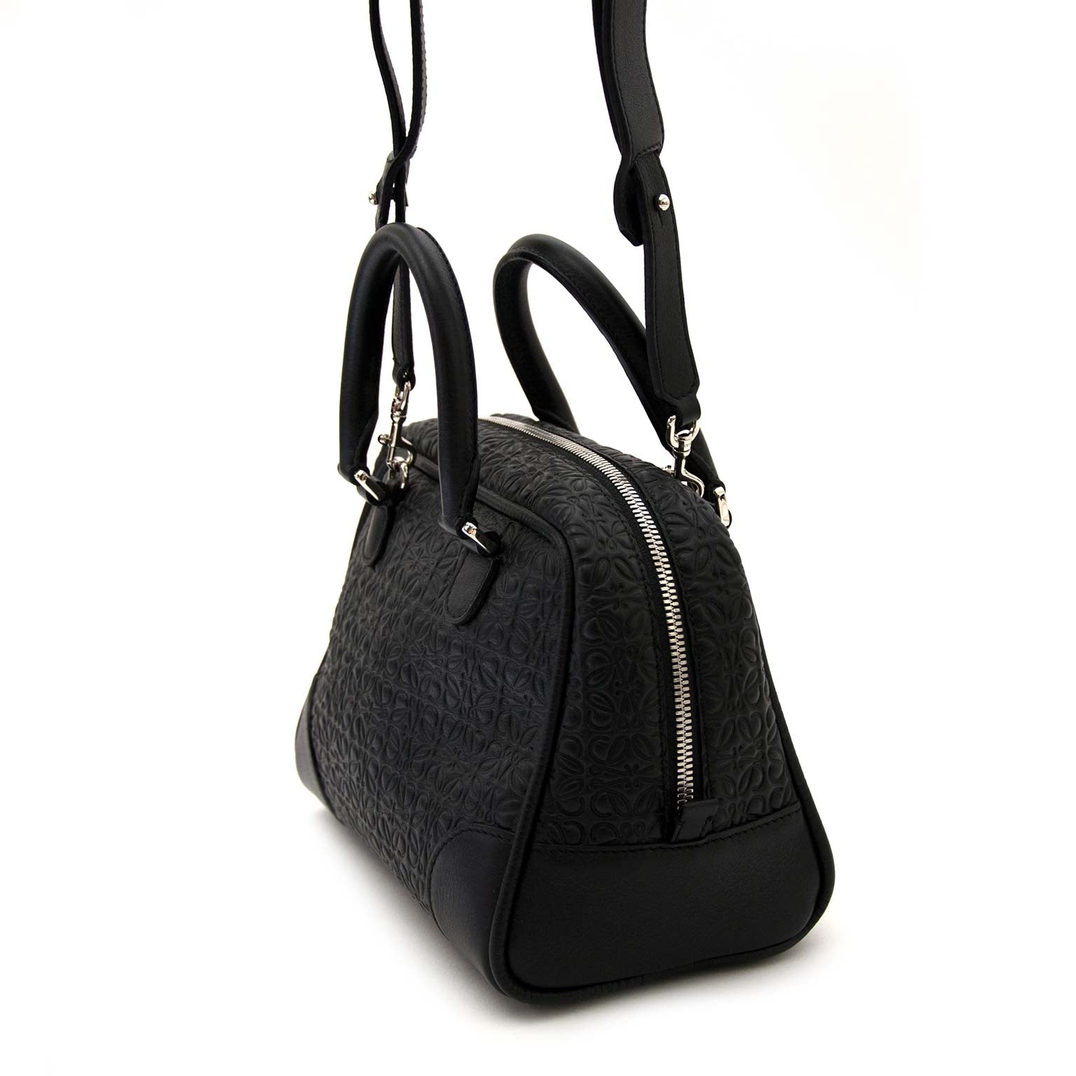 safe online shopping at labellov vintage fashion webshop with loewe amazona 75 small anagram black bags