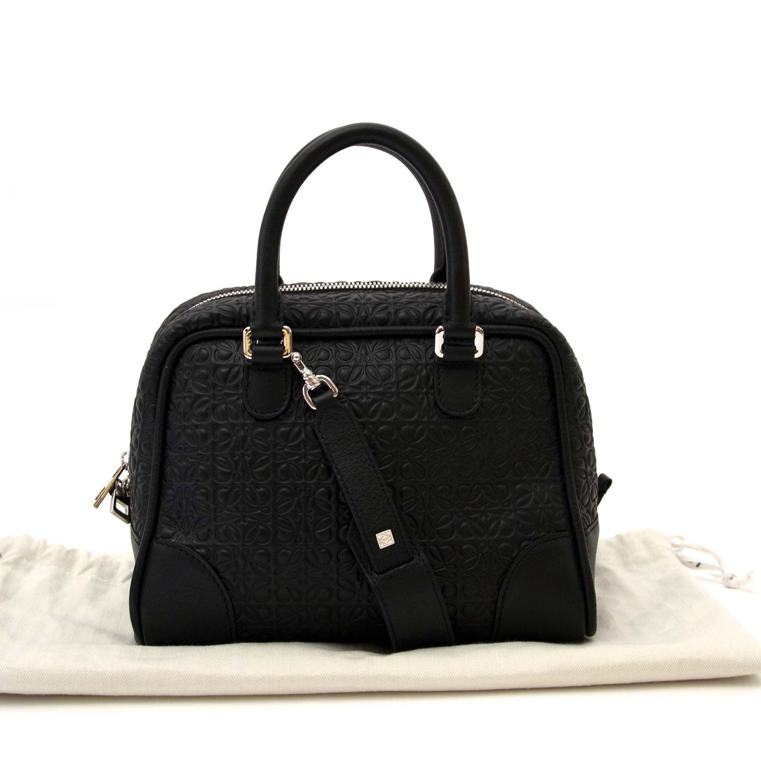 buy loewe amazona 75 small anagram black bags at labellov vintage fashion webshop belgium