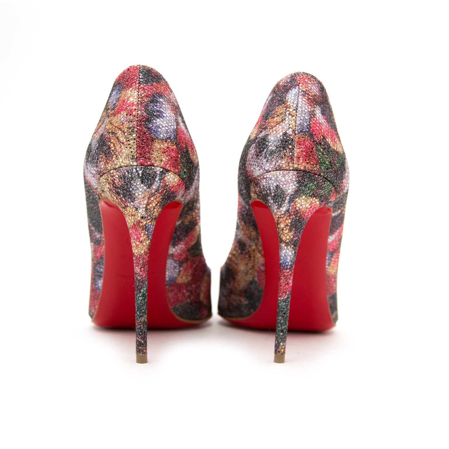 Louboutin in Antwerp for the best price at Labellov online store