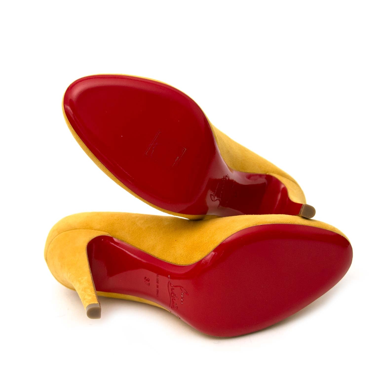 Louboutin Suede Ochre Breche - Size 37 Buy authentic designer Louboutin secondhand shoes pumps heels at Labellov at the best price. Safe and secure shopping. Koop tweedehands authentieke Louboutin schoenen pumps bij designer webwinkel labellov.
