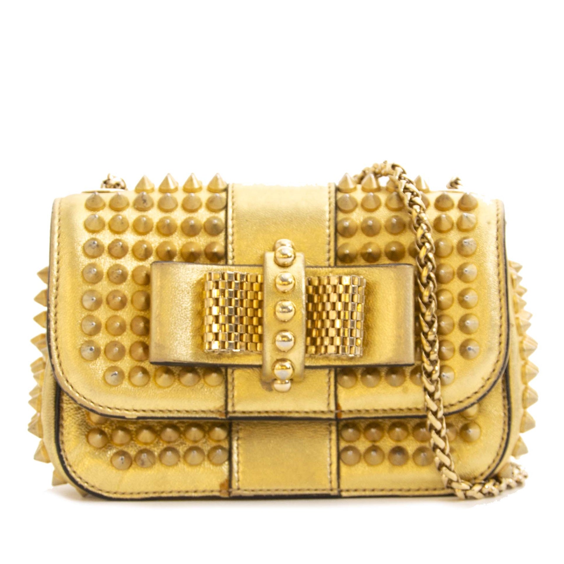 Buy secondhand Louboutin minibags at Labellov. Safe online shopping at a fair price.
