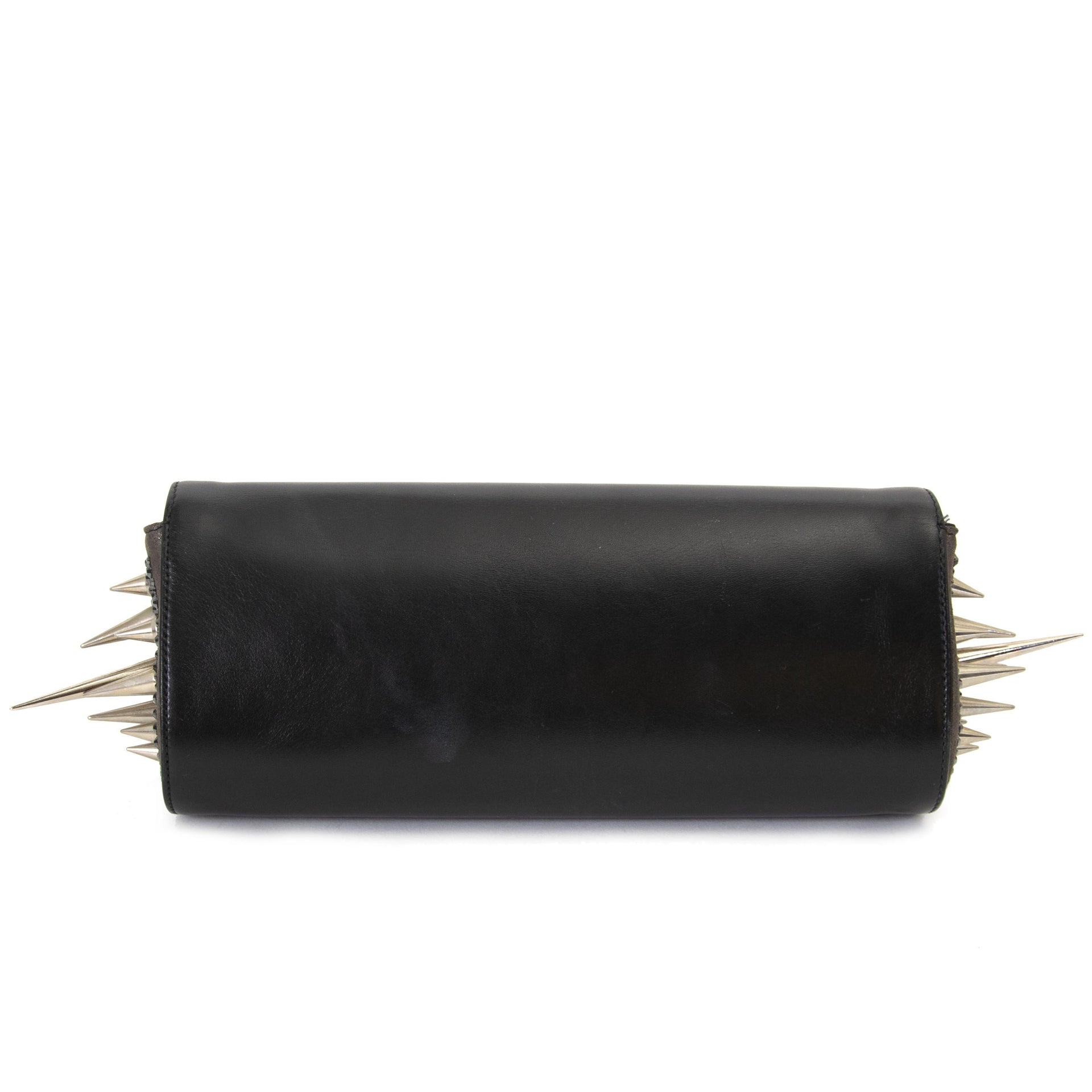 Christian Louboutin Spiked Marquise Clutch Bag kopen en verkopen aan de beste prijs bij Labellov