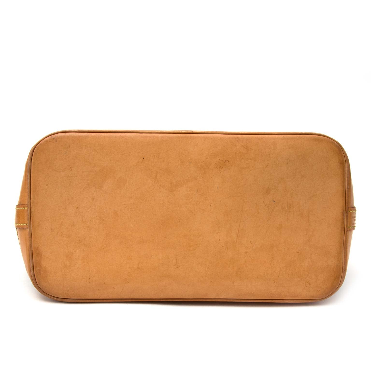 Louis Vuitton Alma PM Monogram Bag Buy authentic designer Louis Vuitton LV secondhand bags at Labellov at the best price. Safe and secure shopping. Koop tweedehands authentieke Louis Vuitton tassen bij designer webwinkel labellov.