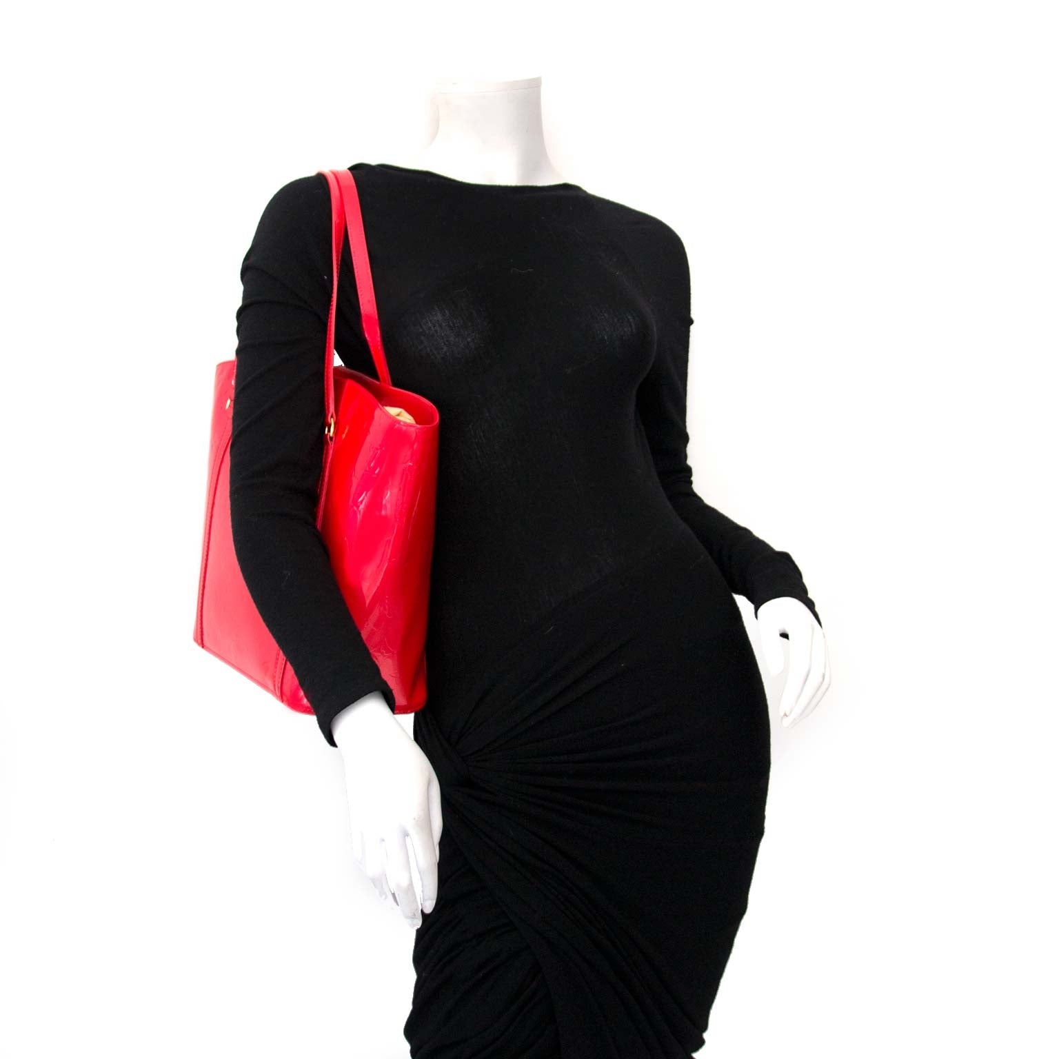 koop online at the best price Louis Vuitton Avalon Rouge Grenadine Monogram Bag