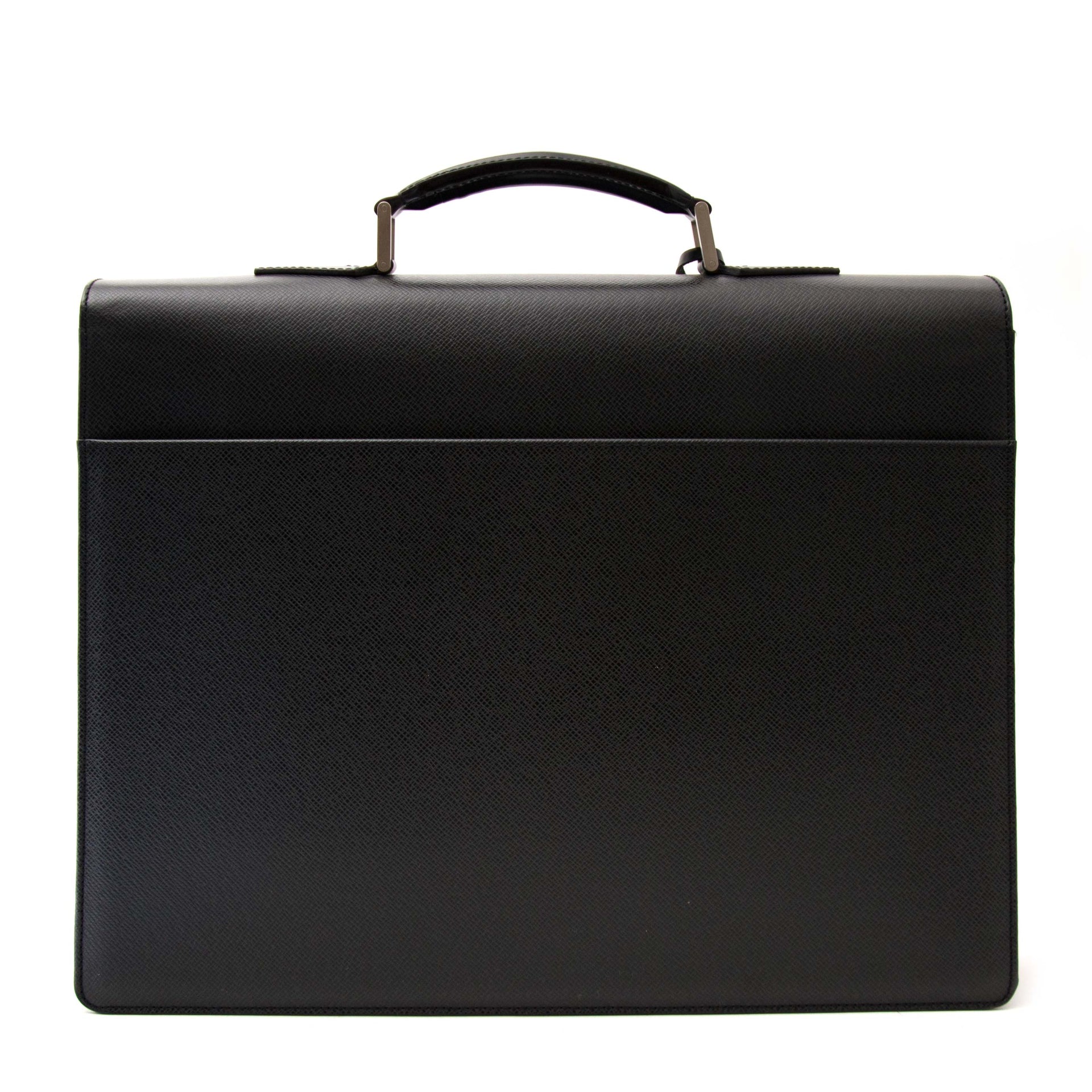 Are you interested in an authentic Louis Vuitton Briefcase Associé Taïga?