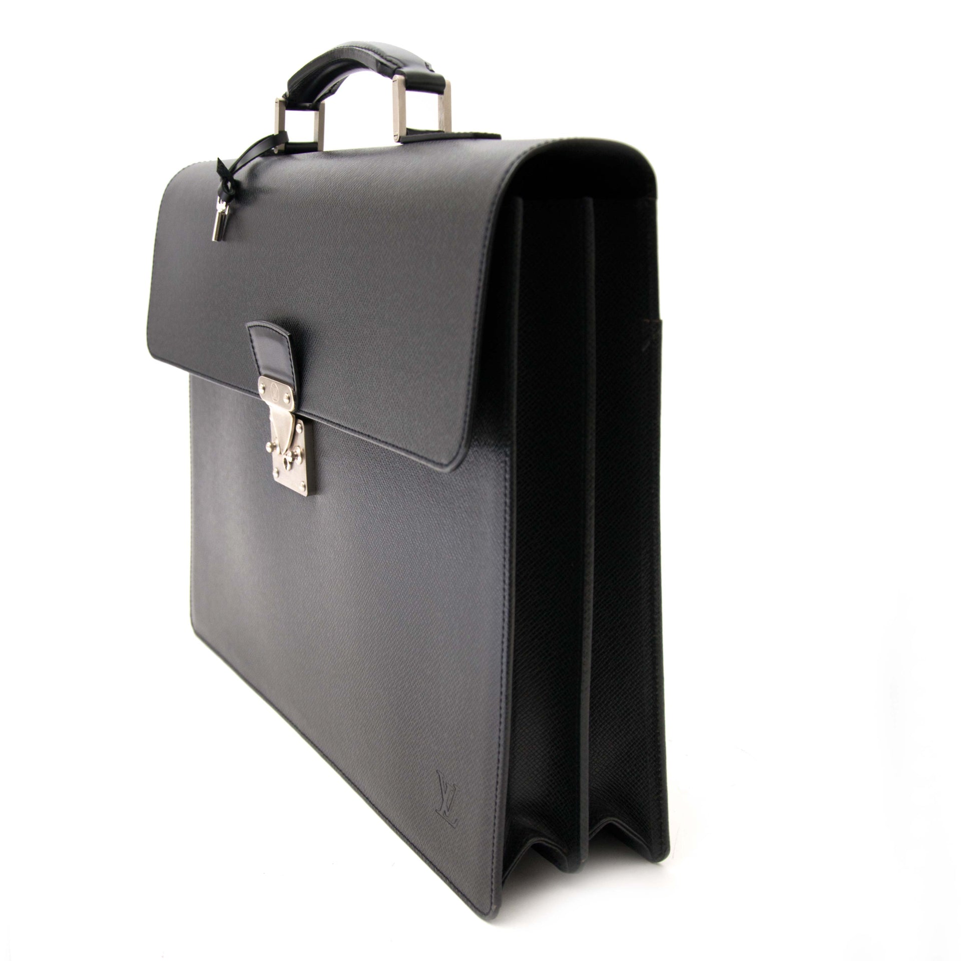 Koop en verkoop uw authentieke Louis Vuitton Briefcase Associé Taïga aan de beste prijs