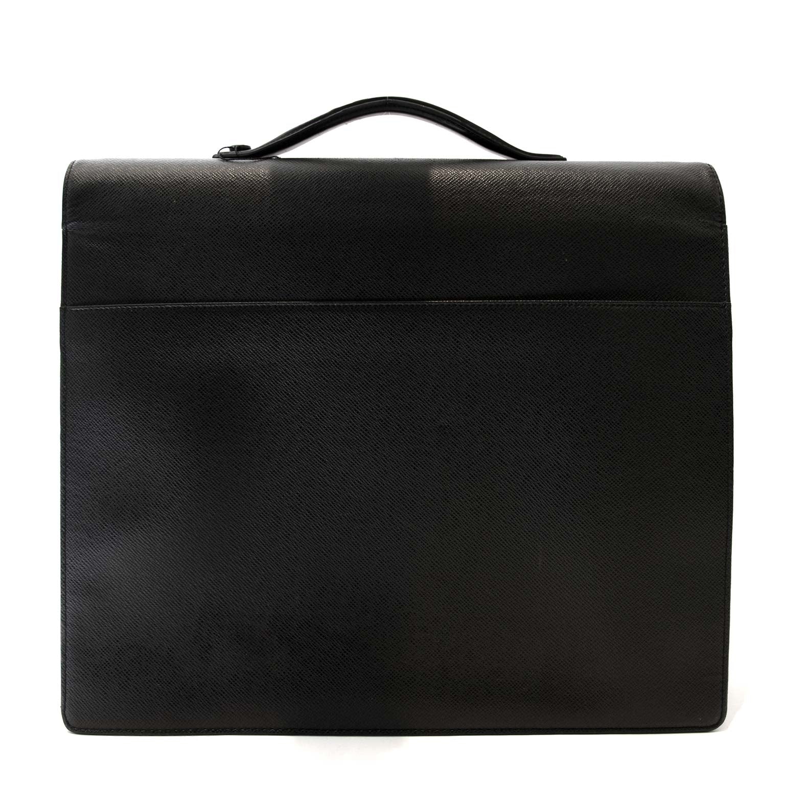koop veilig een Louis Vuitton Taiga Khazan Briefcase tegen een goede prijs bij Labelliov in Antwerpen