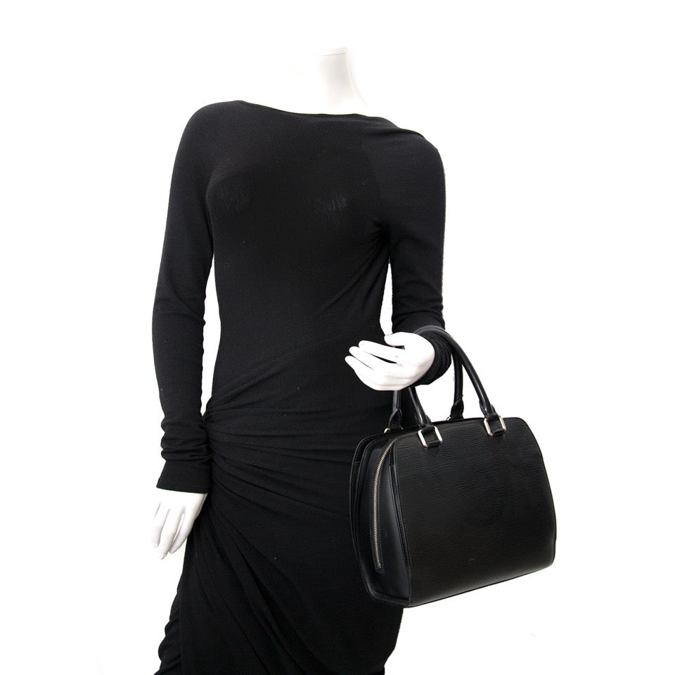 Buy and sell your preloved designer bags for the best rates online at Labellov luxury