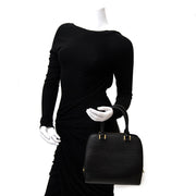 Op zoek naar een designer handtas van Louis Vuitton? Louis Vuitton Black Epi Leather Handbag aan de beste prijs bij Labellov Antwerpen