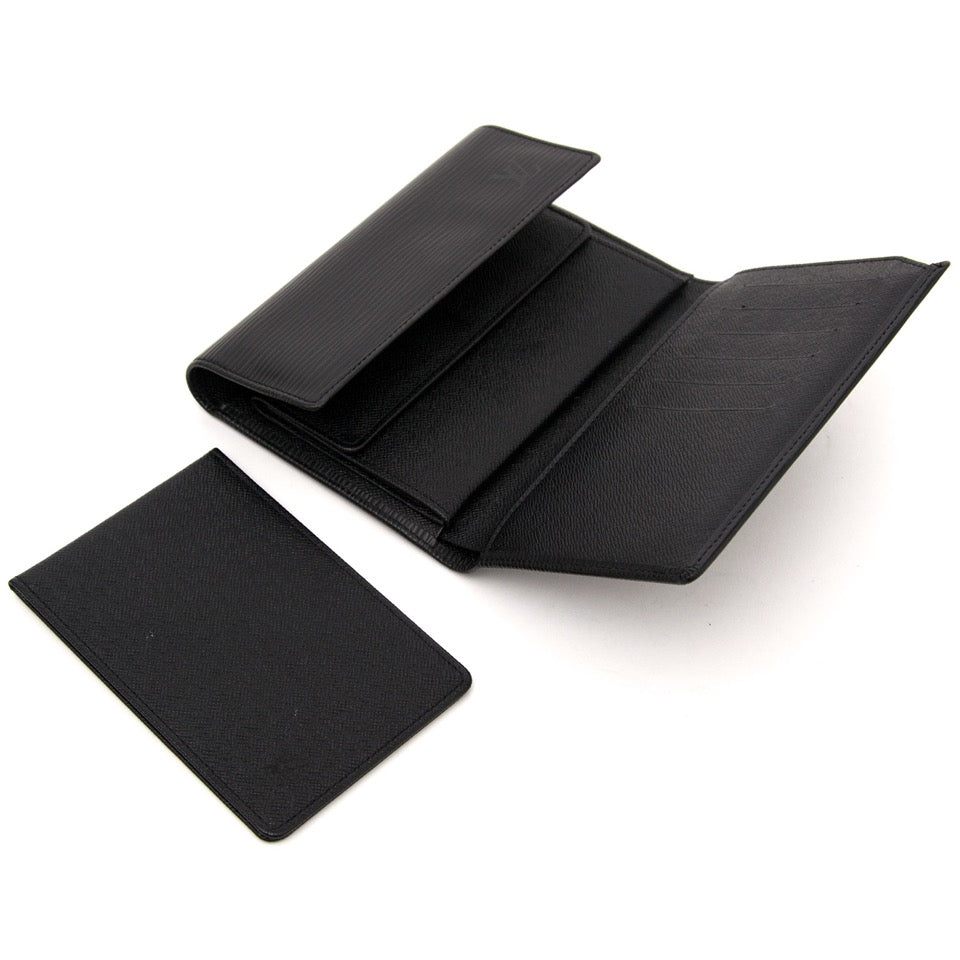 Op zoek naar een cadeau? Koop Louis Vuitton Black Epi Wallet met levering volgende dag bij Labellov Antwerpen