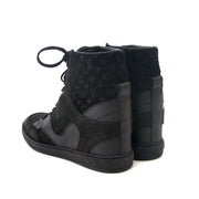 Louis Vuitton Black Cliff Top Wedge Sneakers - Size 36,5 Buy authentic designer Louis Vuitton secondhand shoes at Labellov at the best price. Safe and secure shopping. Koop tweedehands authentieke Louis Vuitton schoenen bij designer webwinkel labellov.