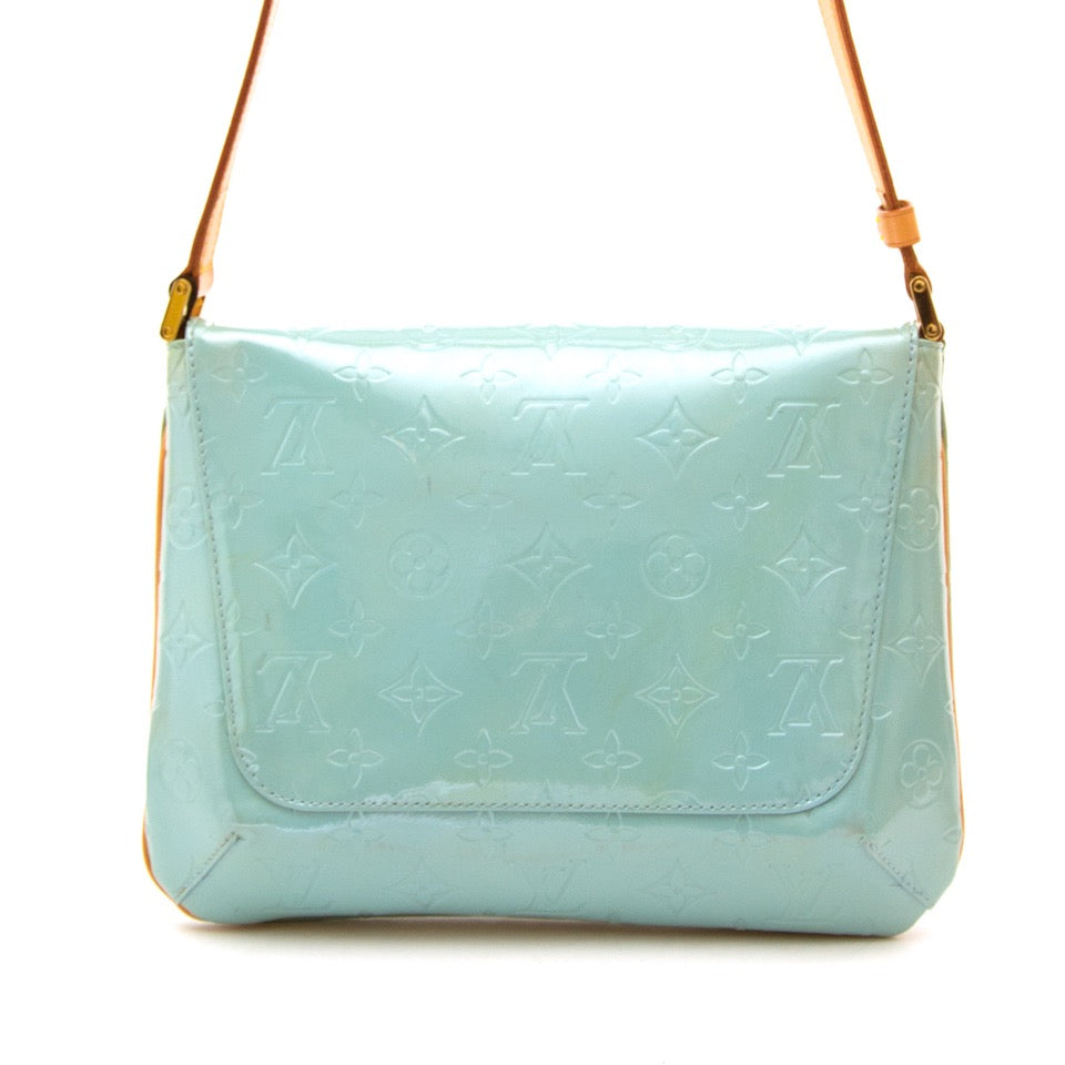 Op zoek naar een designer handtas? Louis Vuitton Vernis Epi Thompson Street Baby Blue