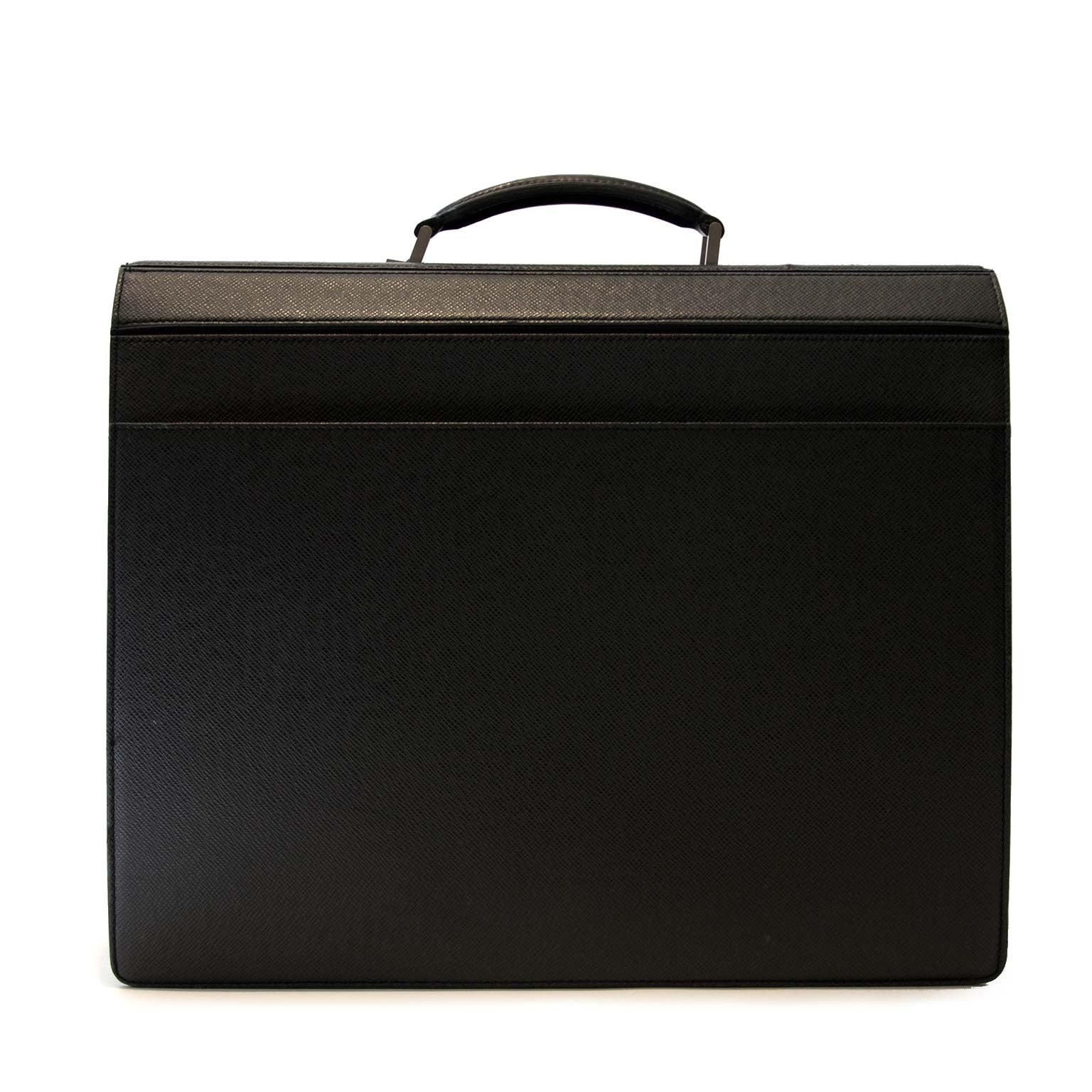 buy secondhand authentic Louis Vuitton Vintage Taiga Briefcase Pilot Case Oural Epicea at the right price at Labellov, online vintage webshop