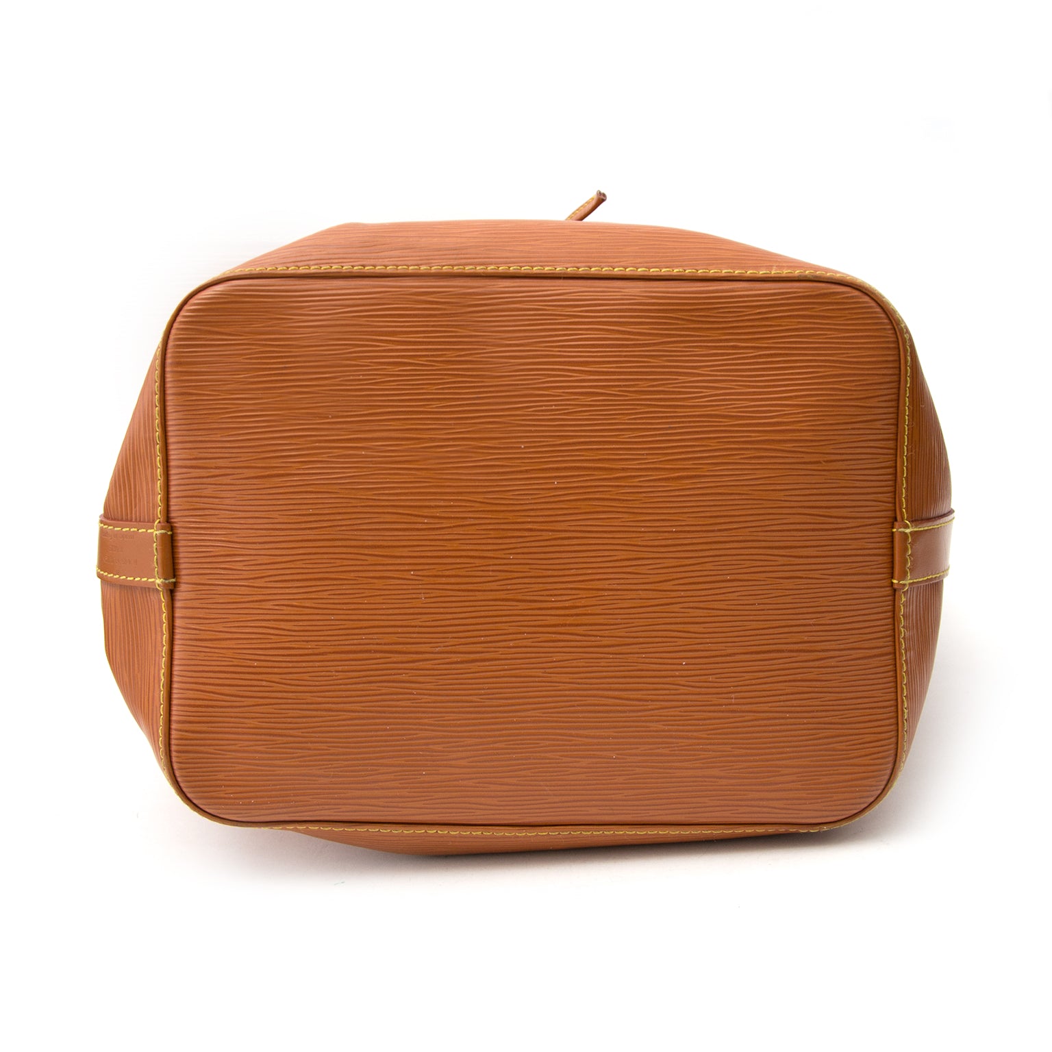 Buy and sell your preloved designer bags for the best rates online at Labellov luxury