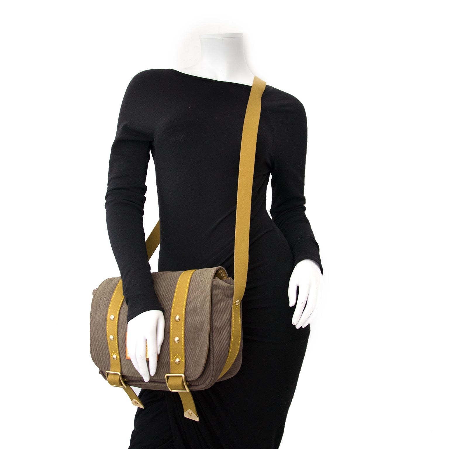 Louis vuitton canvas khaki messenger bag for the best price online at labellov.com