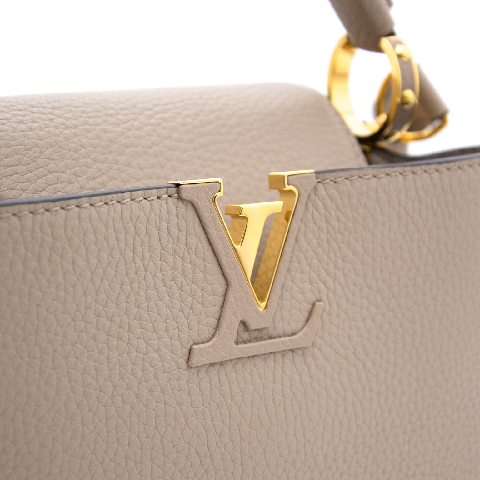 Achter en ligne chez labellov.com pour la meuilleur prix Louis Vuitton Capucines BB Taupe Galet