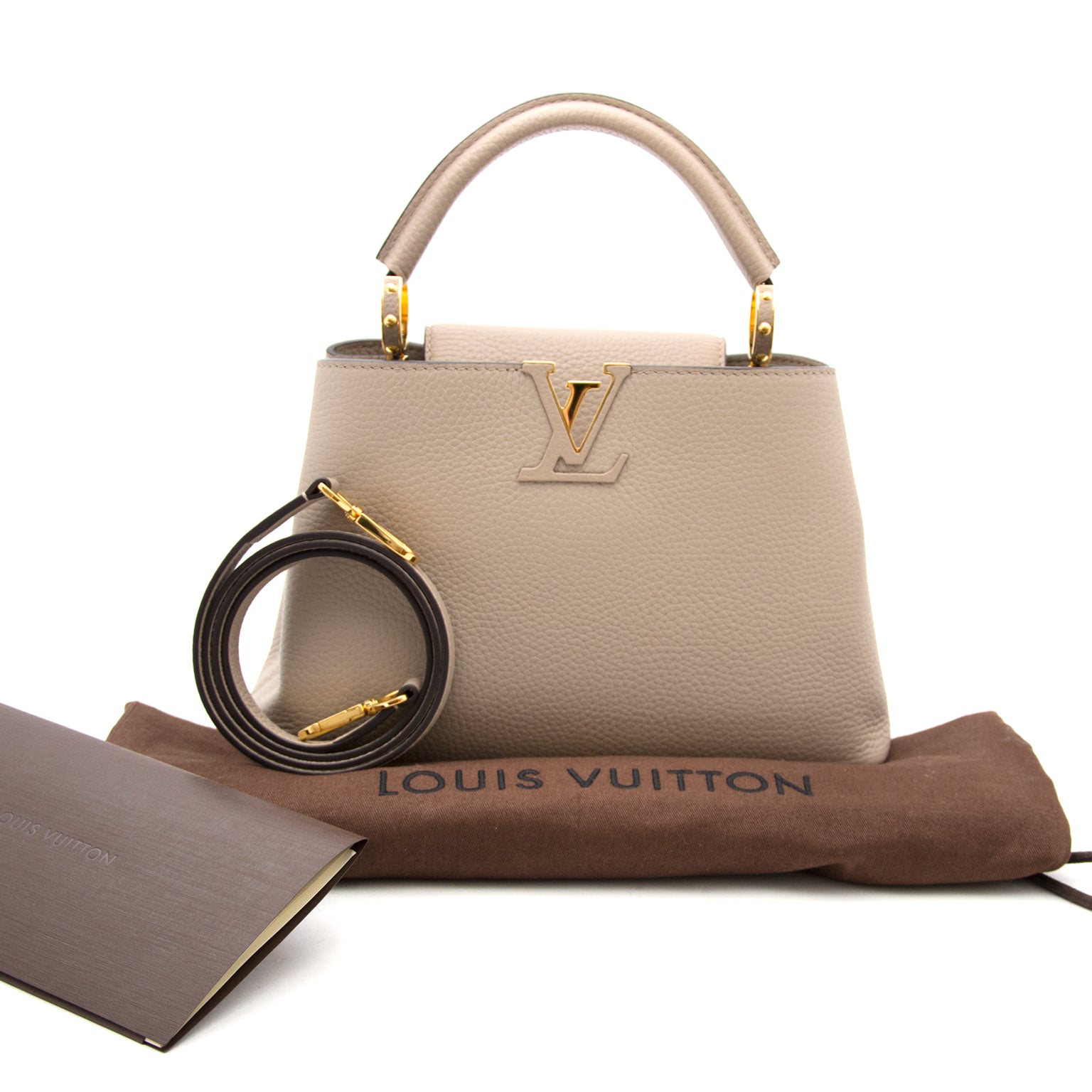 Looking for the perfect designer handbag for the best price? Labellov.com sells your handbag for the best price