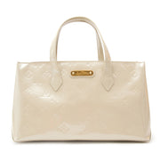Louis Vuitton Monogram Vernis Wilshire Boulevard Blanc Corail Top Handle Bag is now online at labellov.com for the best price.