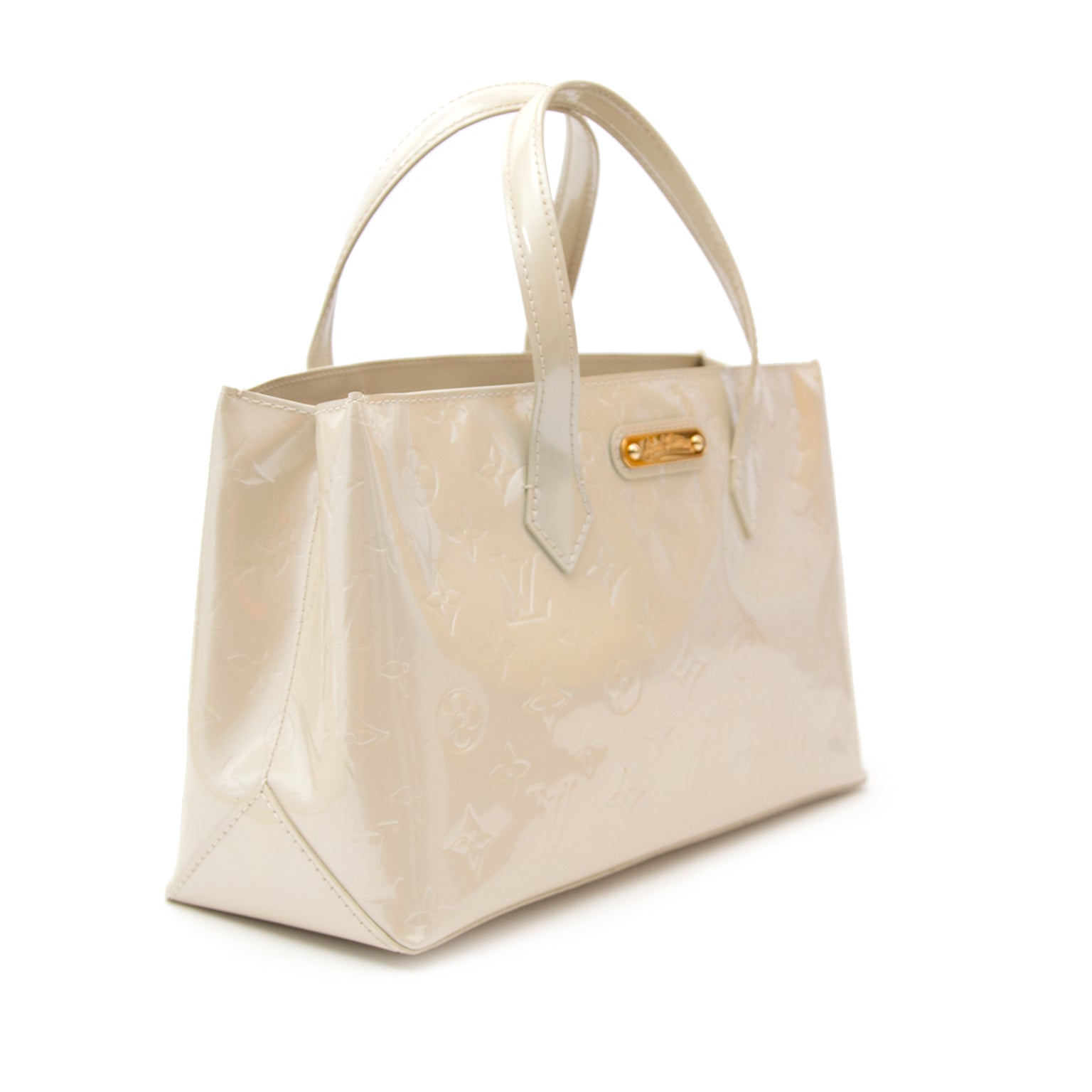Deze Louis Vuitton Monogram Vernis Wilshire Boulevard Blanc Corail Handtas is nu online op labellov.com tegen de beste prijs.