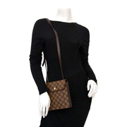 Louis Vuitton Damier Ebene pimlico Crossbody Bag Buy authentic designer Louis Vuitton secondhand bags at Labellov at the best price. Safe and secure shopping. Koop tweedehands authentieke Louis Vuitton tassen bij designer webwinkel labellov.