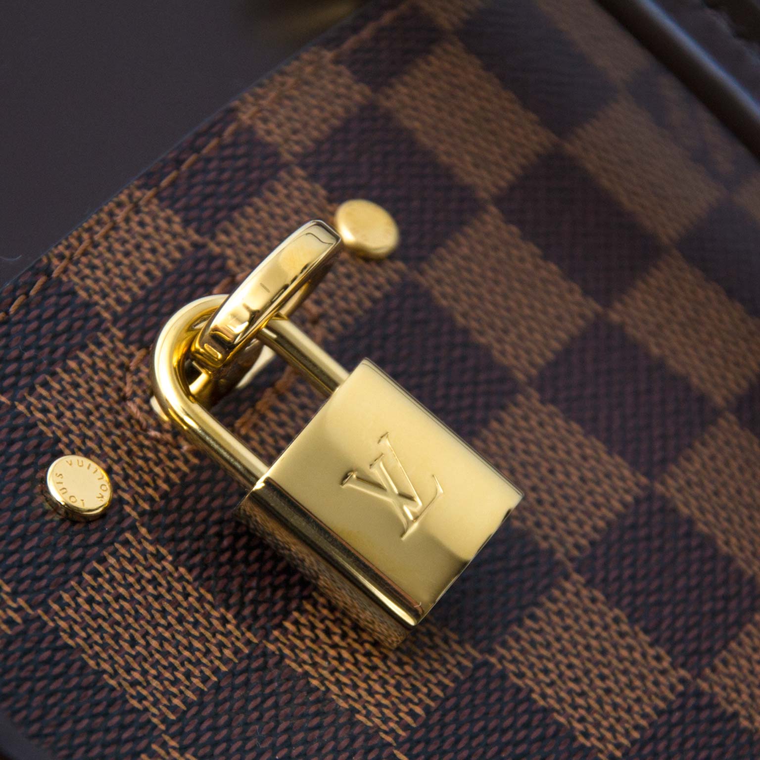 buy safe and secure online at labellov.com for the best price Louis Vuitton Rivoli mm