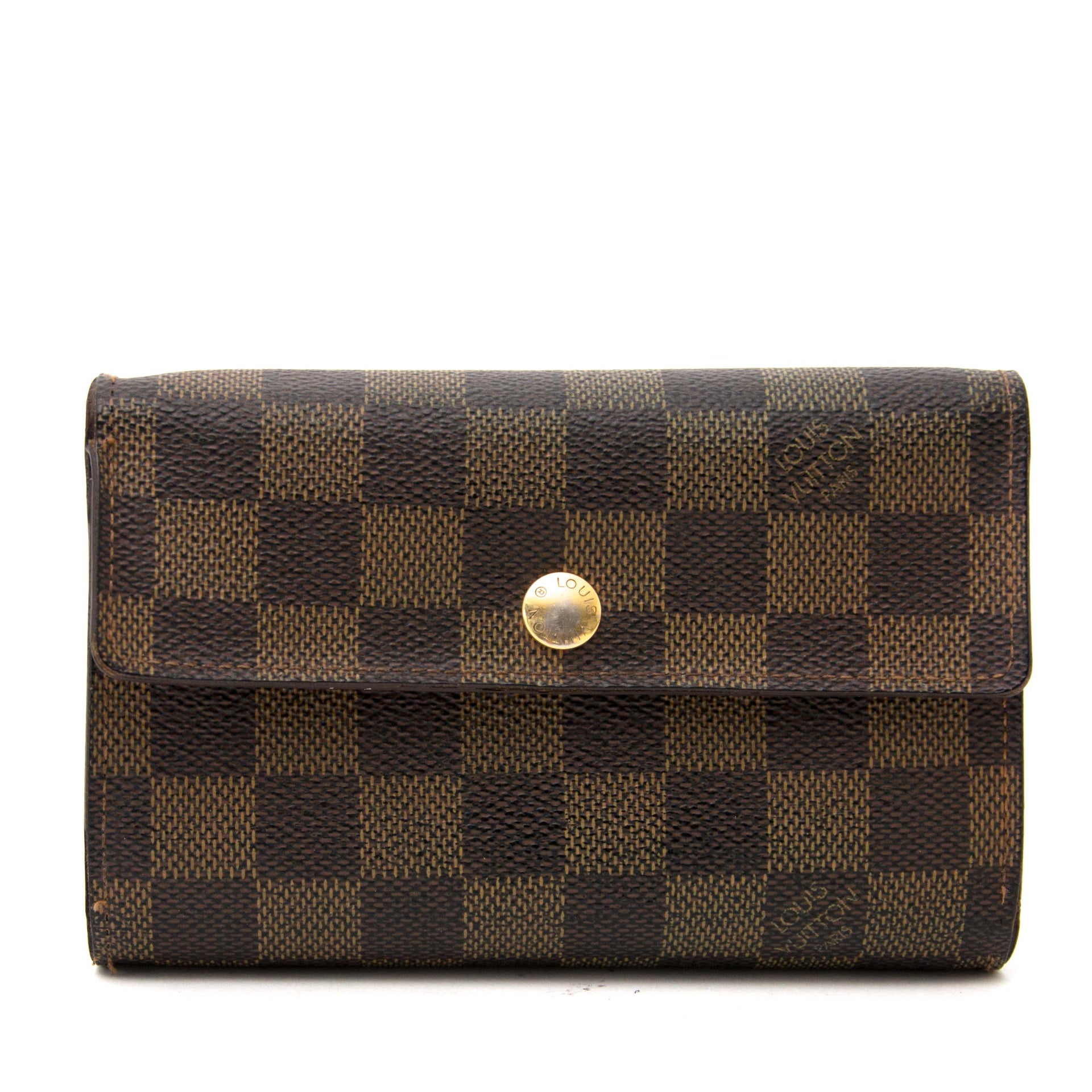 Buy authentic secondhand Louis Vuitton damier wallet at Labellov