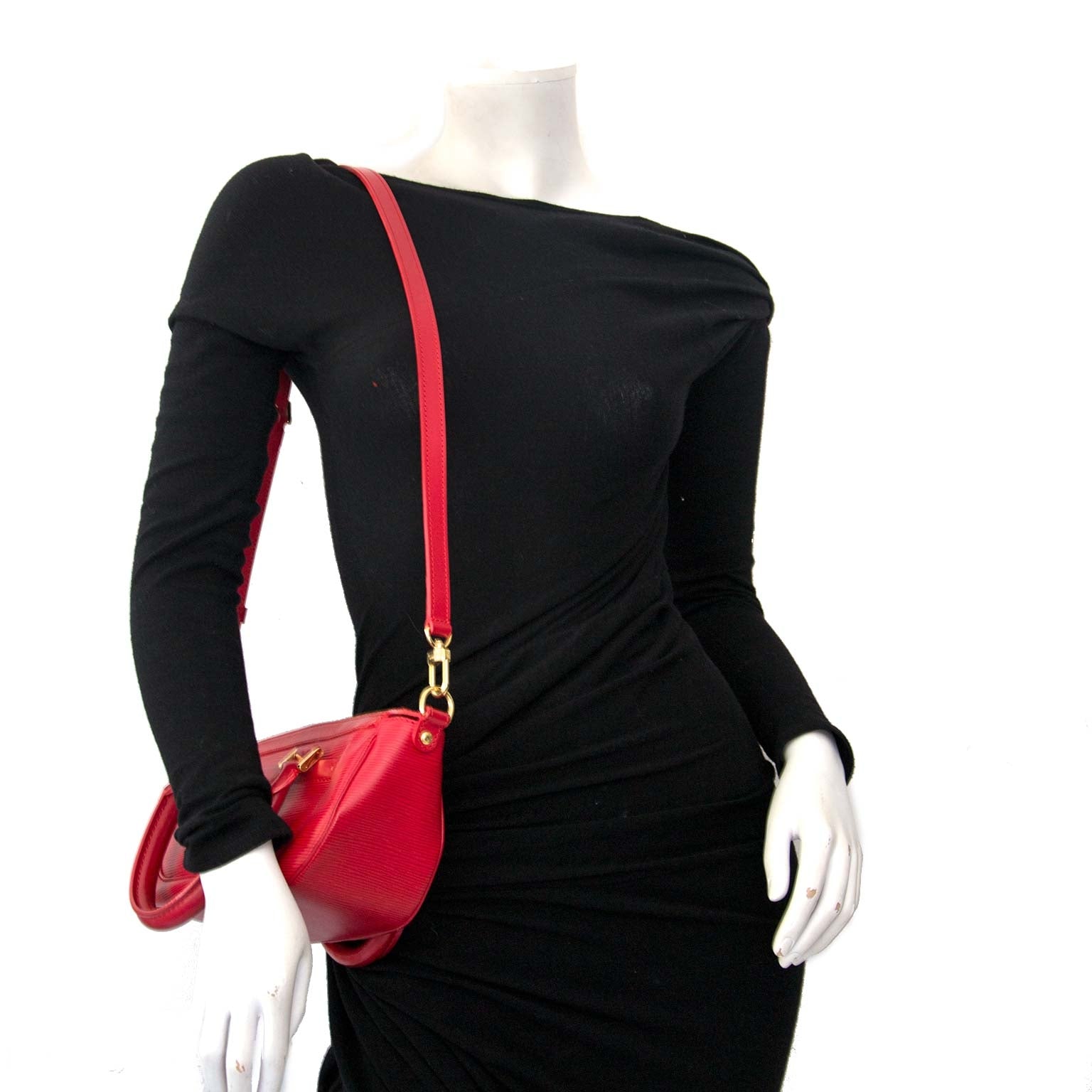 Louis Vuitton Dhanura Red PM Epi Leather Buy authentic designer Louis Vuitton LV secondhand bags at Labellov at the best price. Safe and secure shopping. Koop tweedehands authentieke Louis Vuitton tassen bij designer webwinkel labellov.