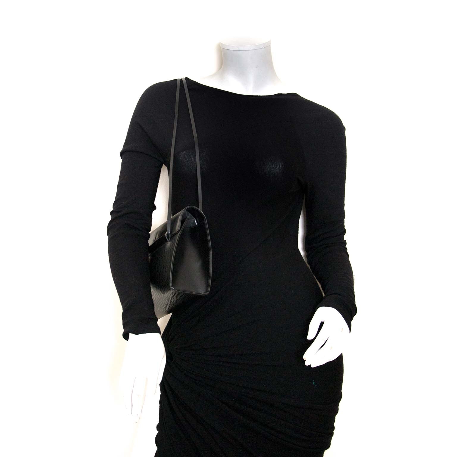 bent u op zoek naar een authentieke Louis Vuitton Epi Dinard Black Shoulder Bag?