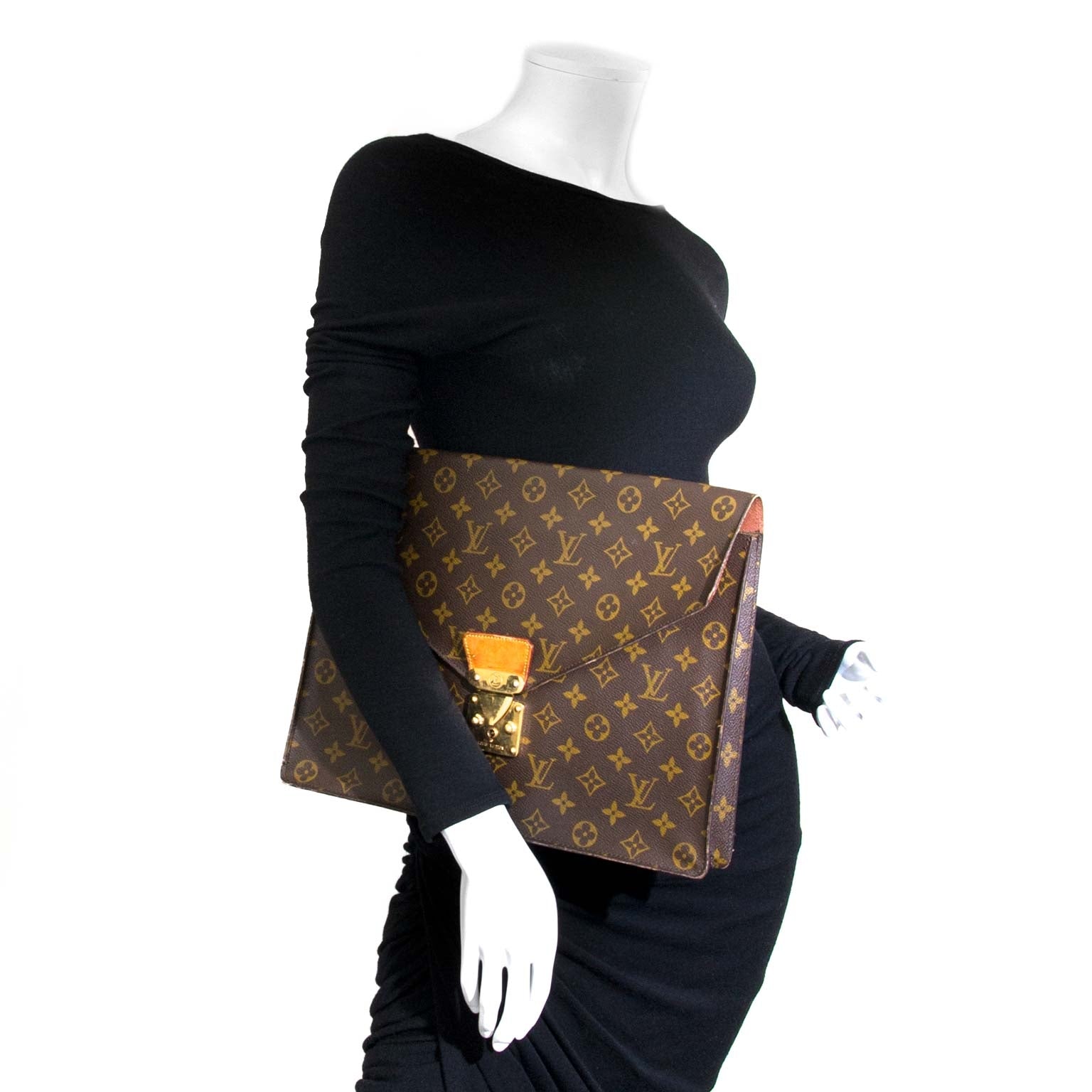 Louis Vuitton Monogram Document Holder now for sale at labellov vintage fashion webshop belgium