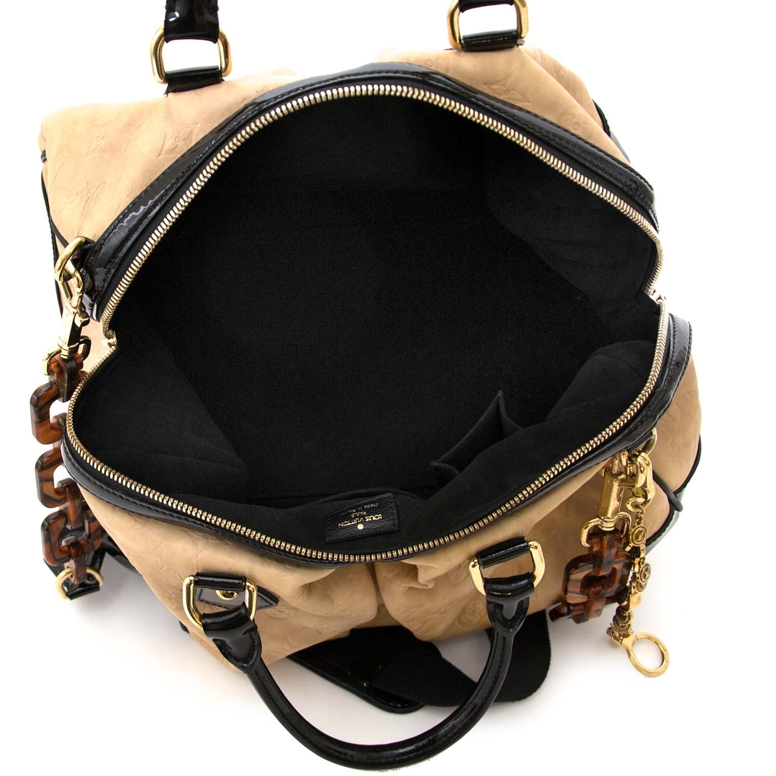 Buy and sell your lovely designer bag at the best price online at Labellov