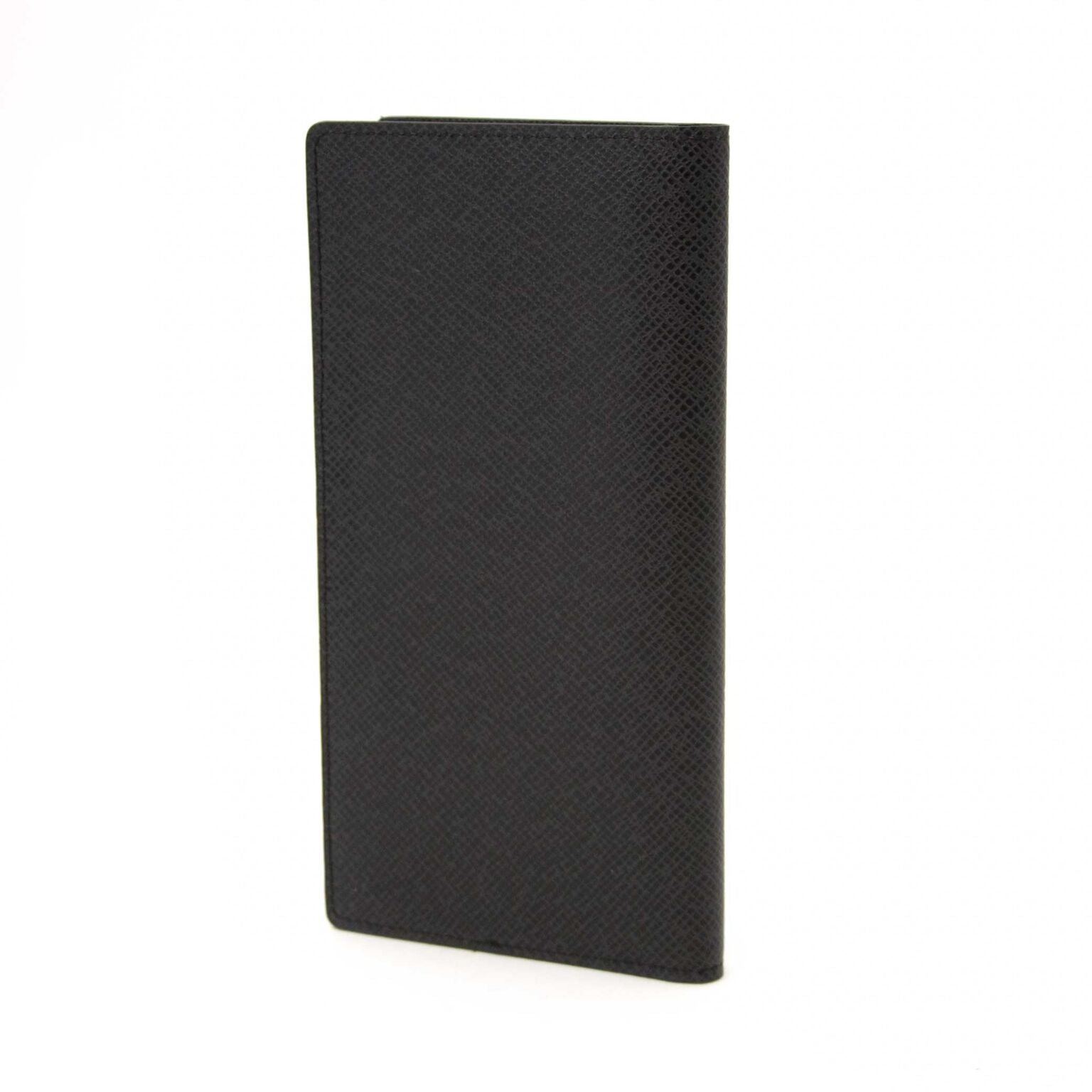 Achetez maintenant un portefouille de Louis Vuitton chez labellov.com