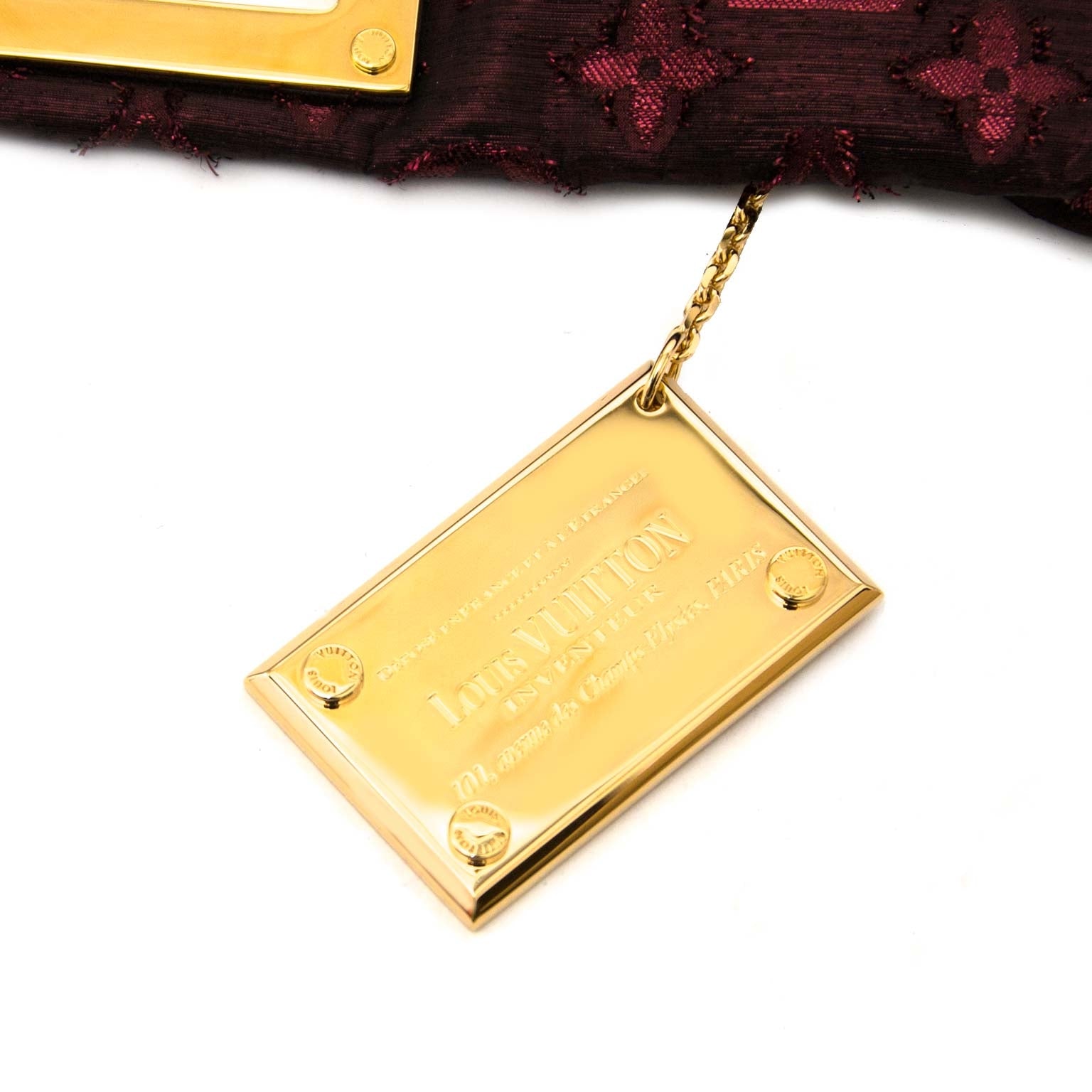 veilig online shoppen bij labellov vintage mode webshop met louis vuitton clutches