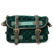 acheter enligne pour le meilleur prix Louis Vuitton Limited Edition Green Monogram Velour Clyde Mon Bag