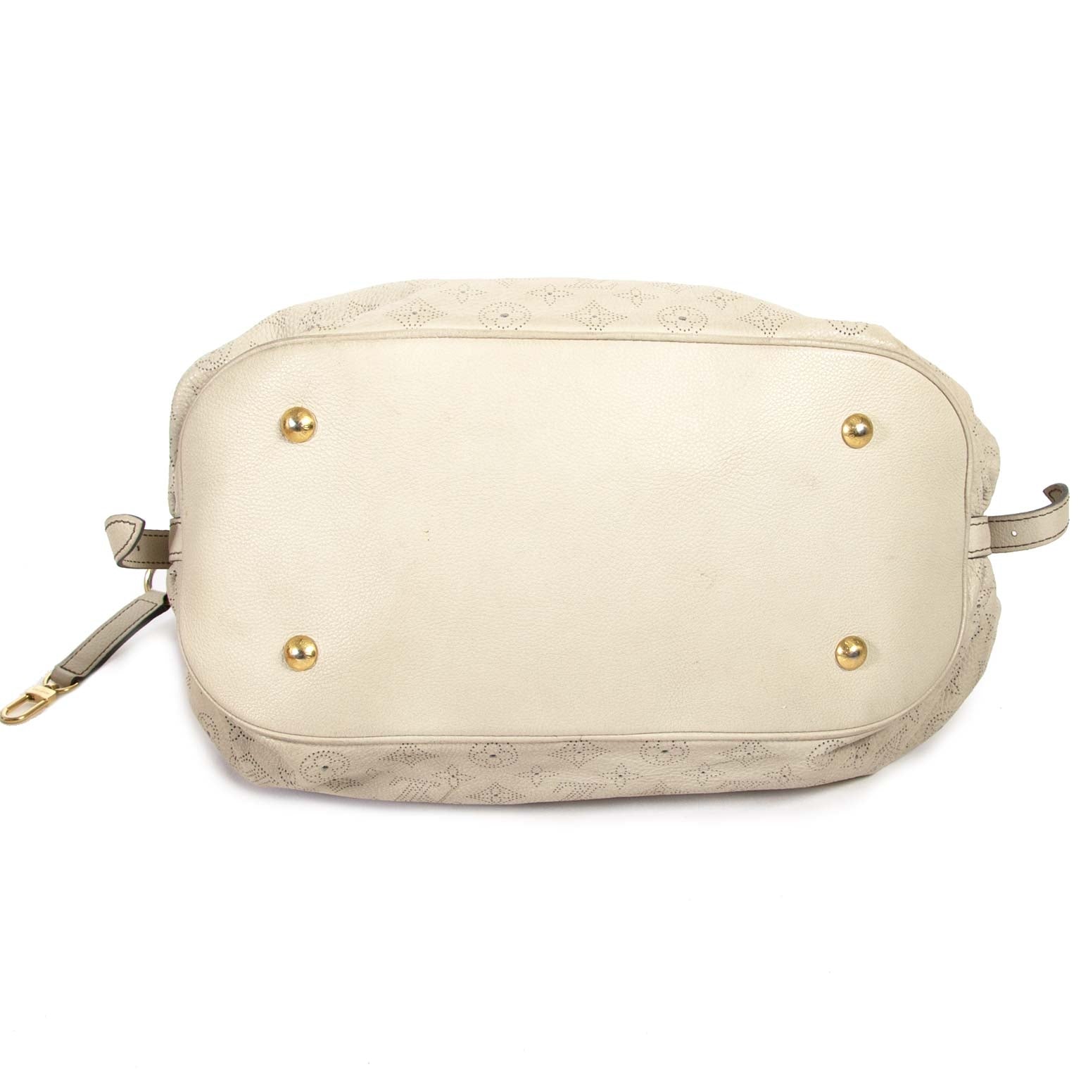 authentic Louis Vuitton Ivory White Mahina Leather Hobo Bag for sale at labellov vintage online shop antwerp