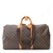 Koop veilig online tweedehands An icon since the appearance in 1930, the Keepall embodies the spirit of modern travel. The bag fit a week's wardrobe into the generously sized Keepall 55cm . Monogram canvas and a double brass zipper. A great companion whe