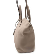 Compra une cartera Louis Vuitton Soft Lockit autentica en el color Galet de cuero muy en moda para el precio correcto en LabelLOV.