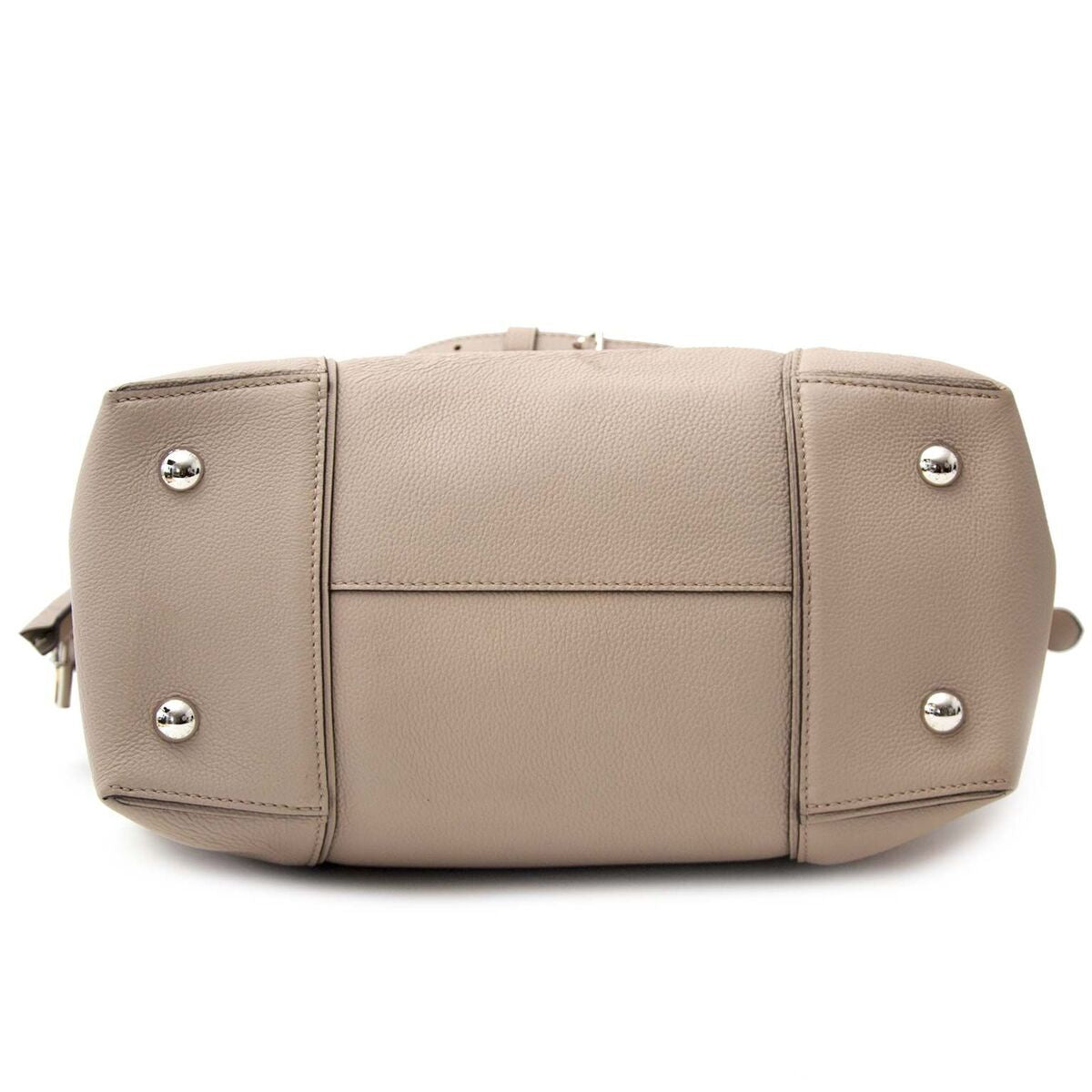 Achetez un authentique Louis Vuitton Cashemire Soft Lockit sac de main dans le couleur Galet pour le bon prix chez LabelLOV.
