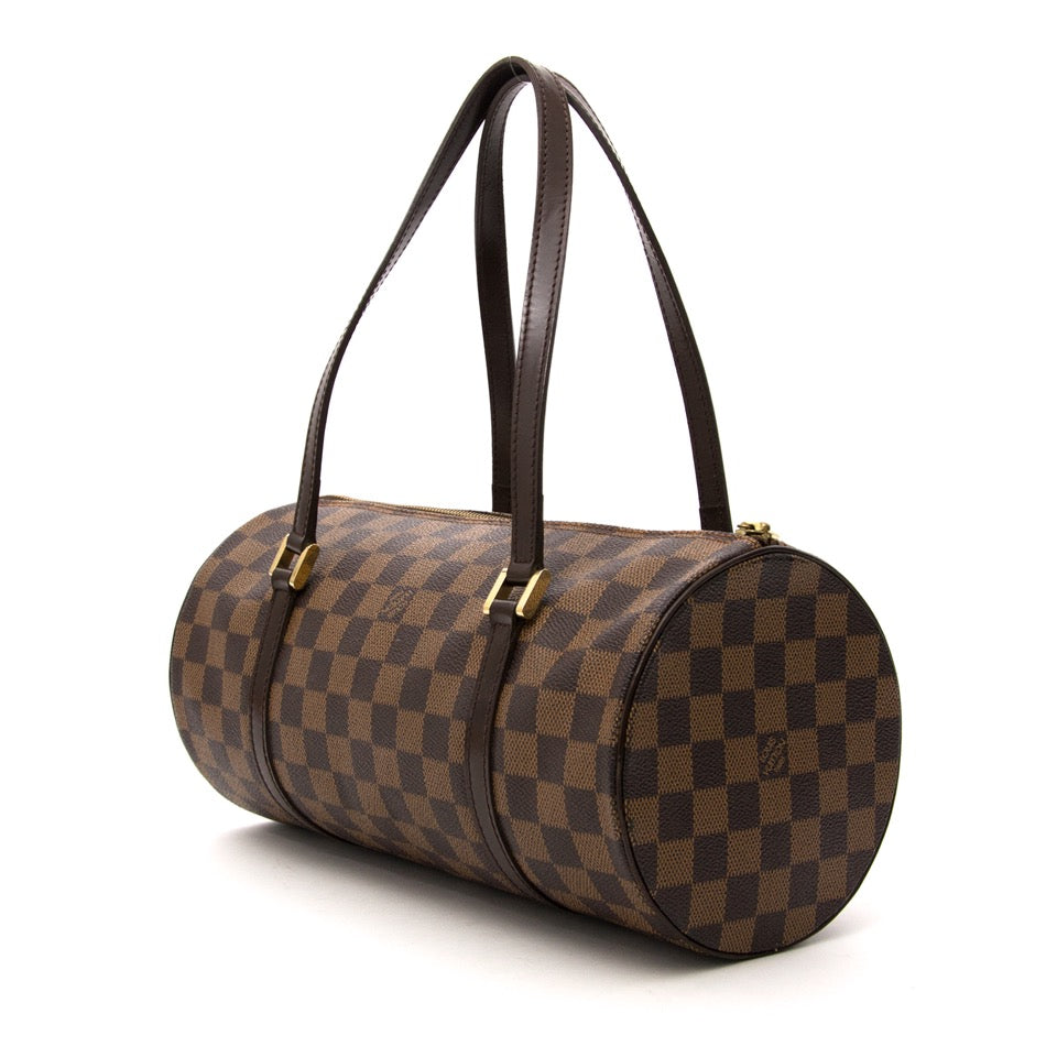 Worldwide shipping and next-day-delivery with Labellov luxury online webshop