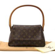 Louis Vuitton Looping PM Monogram Canvas Bag Buy authentic designer Louis Vuitton secondhand bags at Labellov at the best price. Safe and secure shopping. Koop tweedehands authentieke Louis Vuitton tassen bij designer webwinkel labellov.