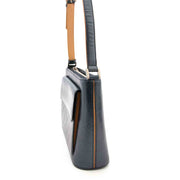 Achetez le Louis Vuitton Metalgun Monogram Mat Alston Bag online or in store at Labellov in Antwerp Belgium, designer items at the best prices, lots of bags and items.