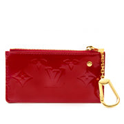 Koop en verkoop uw authentieke accessoires zoals deze Louis Vuitton Pochette Clés Vernis Cerise