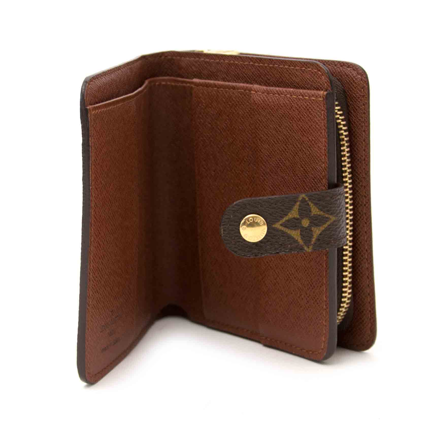 Koop nu veilig online jouw tweedehands Louis Vuitton Monogram Compact Zip Bifold Wallet op labellov.com