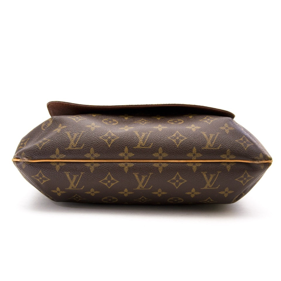 Buy and sell your secondhand designer bags and accessories for the best price online