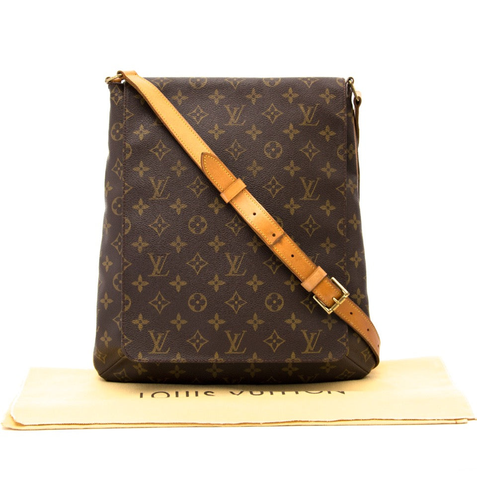 Looking for a designer bag? We buy and sell your bags for the best price at Labellov Timeless Luxury