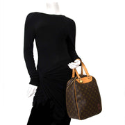 Acheter secur en ligne Louis Vuitton Monogram Excursion Top Handle Bag