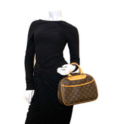 Buy your authentic Louis Vuitton Trouville Bowling Bag for the best price at Labellov. Koop en verkoop uw authentieke designer tas aan de beste prijs.