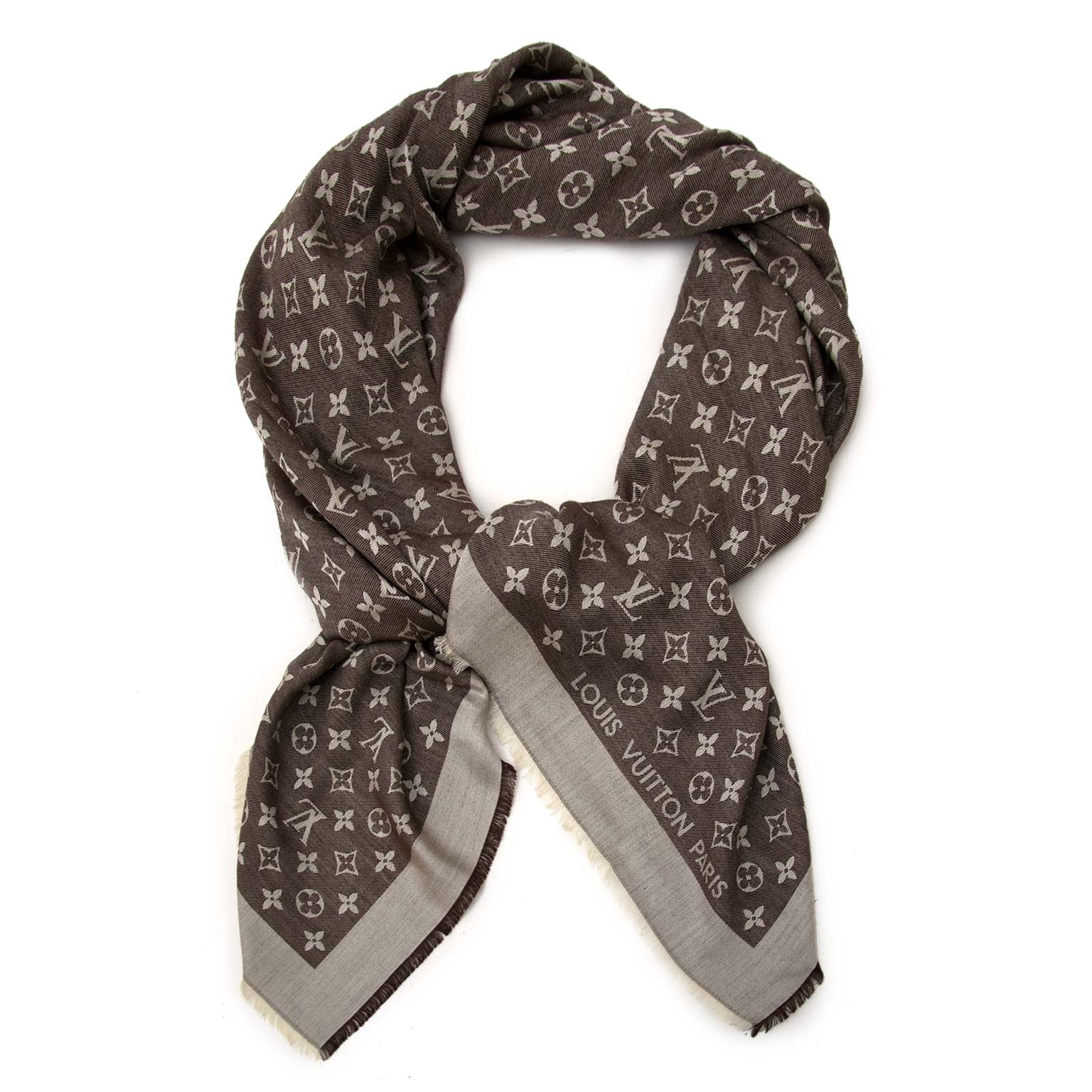 koop Louis Vuitton Brown Silk Monogram Scarf bij labellov aan de beste prijs