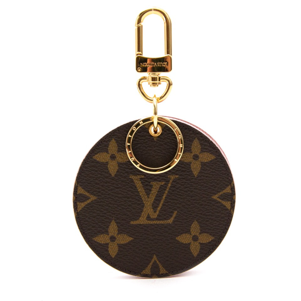Looking for a designer christmas present? Louis Vuitton Monogram Mirror Bag Charm & Key Holder.